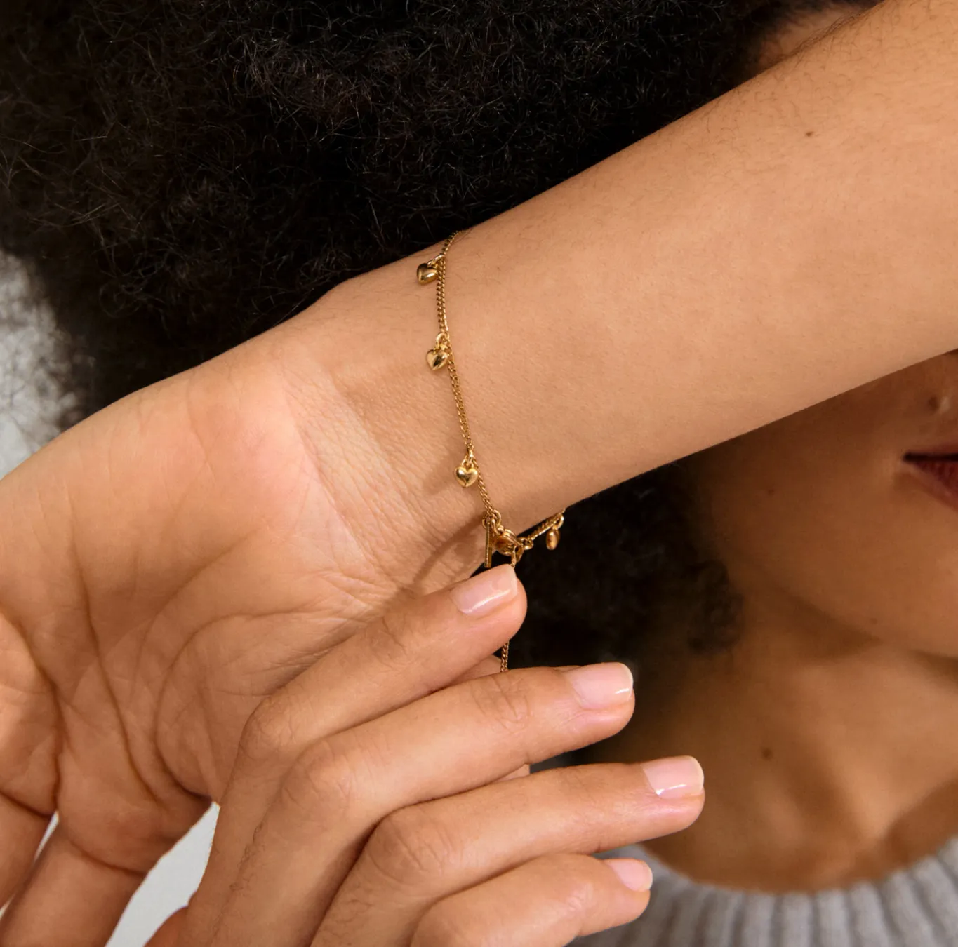 VIAMAJA Armbånd|Til Konfirmanden<Armbånd med hjerter - forgyldt