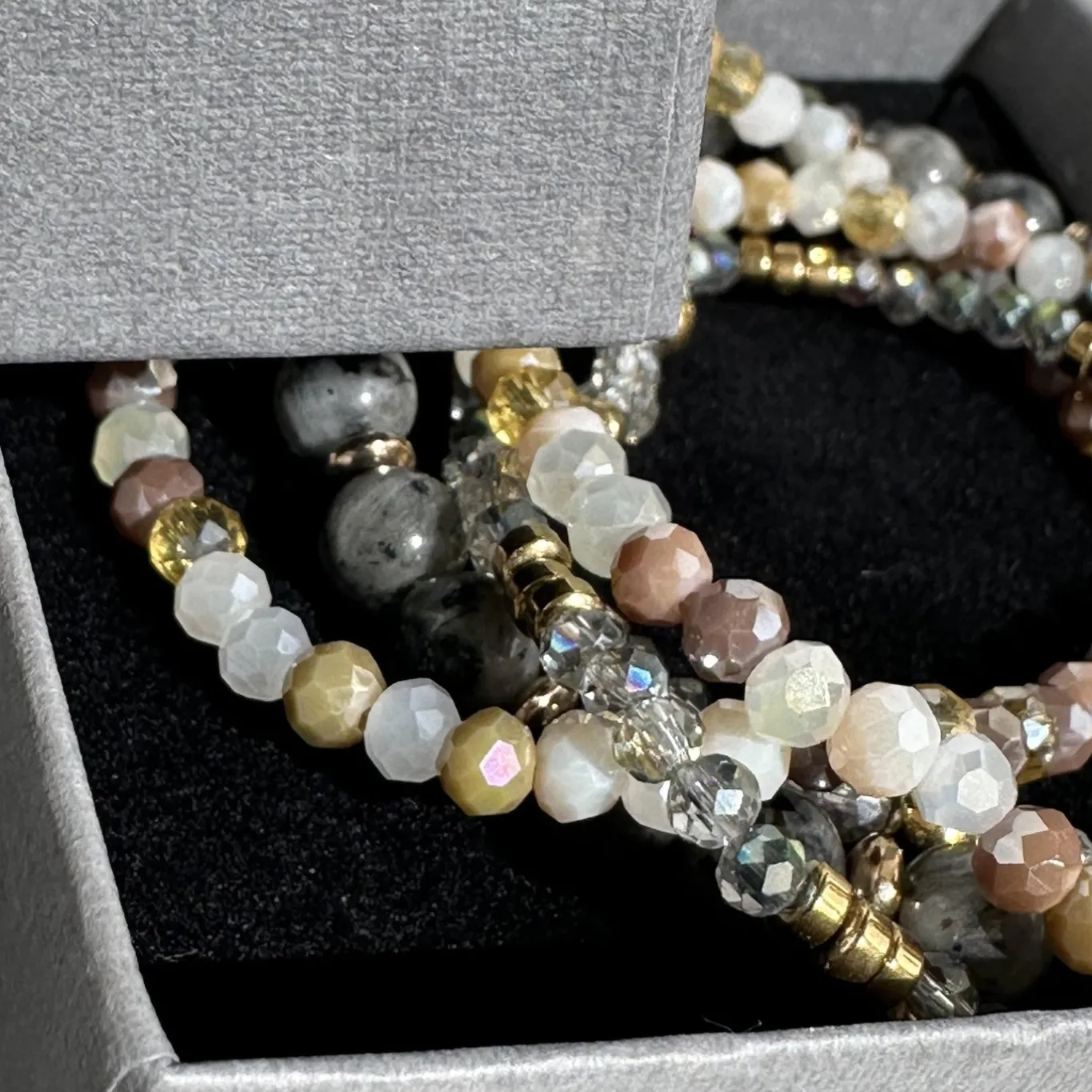 VIAMAJA Armbånd<Armbånd MICHELLE Stone – Sæt med 5 armbånd