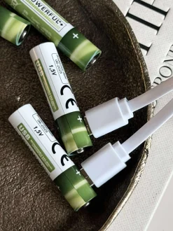 VIAMAJA Lys Og Led|Led Genopladelige<Batterier - Genopladelige AAA