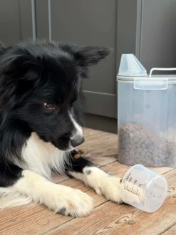 VIAMAJA Hund|Kat<Beholder m. Målebæger til dyrefoder