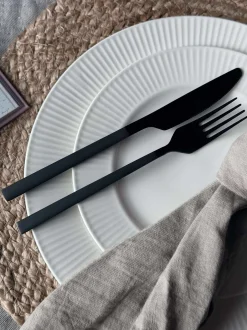 VIAMAJA Bestik Og Køkkenredskaber|Rustfrit Stål<Bestik 16 dele i æske - Mat sort