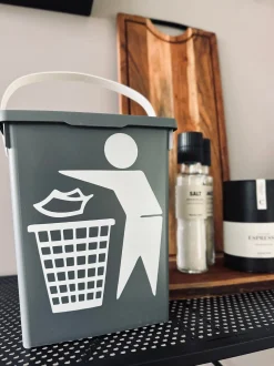 VIAMAJA Skraldespande|Køkken Opbevaring<BIO Spand med låg - Grå