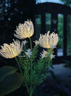 VIAMAJA Lys Og Led|Udendørs Led<Blomst med solceller - Spider Lili hvid