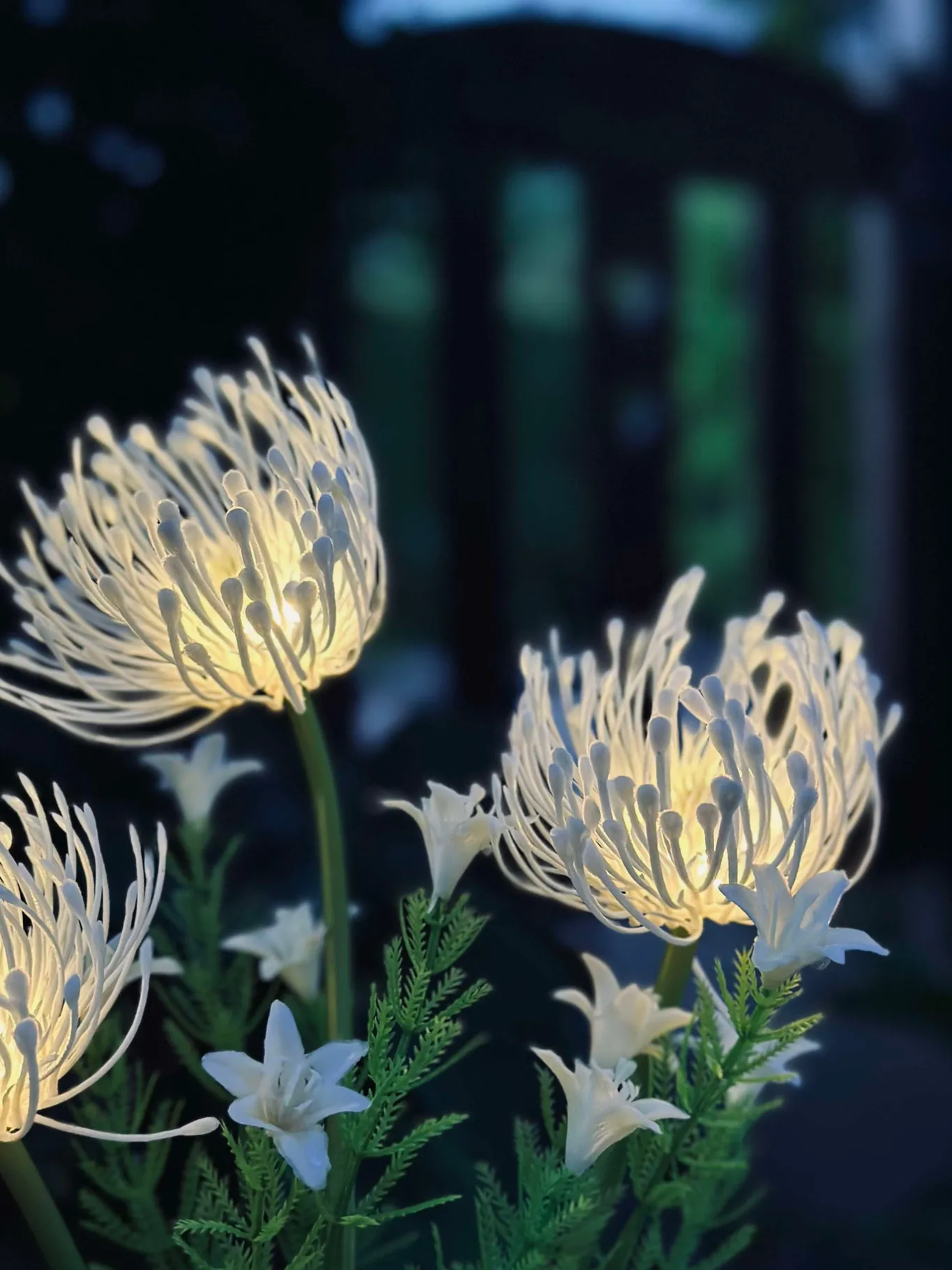 VIAMAJA Lys Og Led|Udendørs Led<Blomst med solceller - Spider Lili hvid