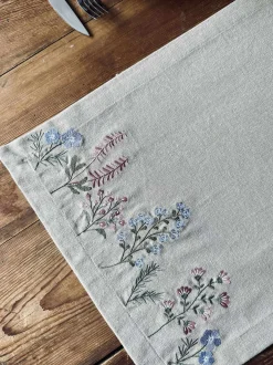 VIAMAJA Duge Og Mundservietter<Bordløber flower broderi - Hørlook