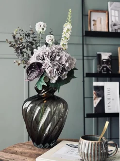 VIAMAJA Blomster<Buket med hortensia og eukalyptus