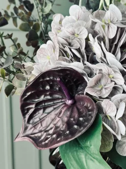 VIAMAJA Blomster<Buket med hortensia og eukalyptus