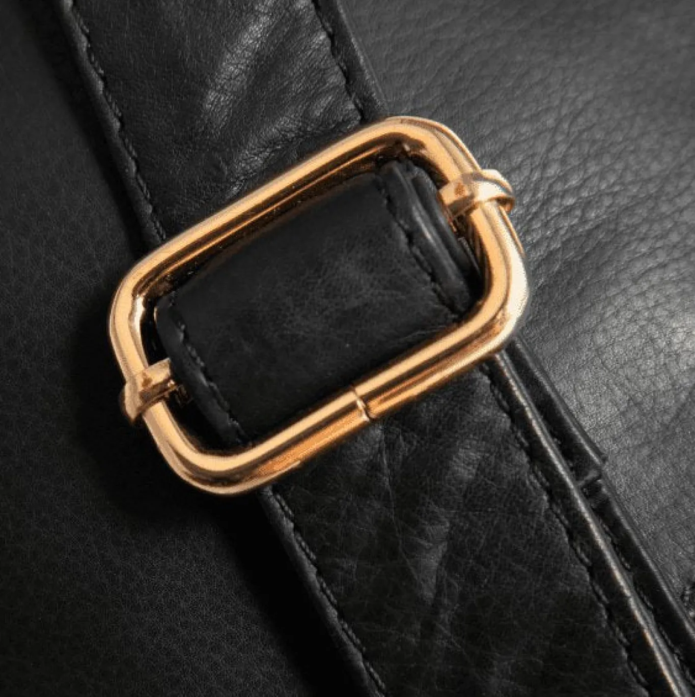 VIAMAJA Bæltetasker<Bumbag - BLACK / GOLD i blød skind kvalitet
