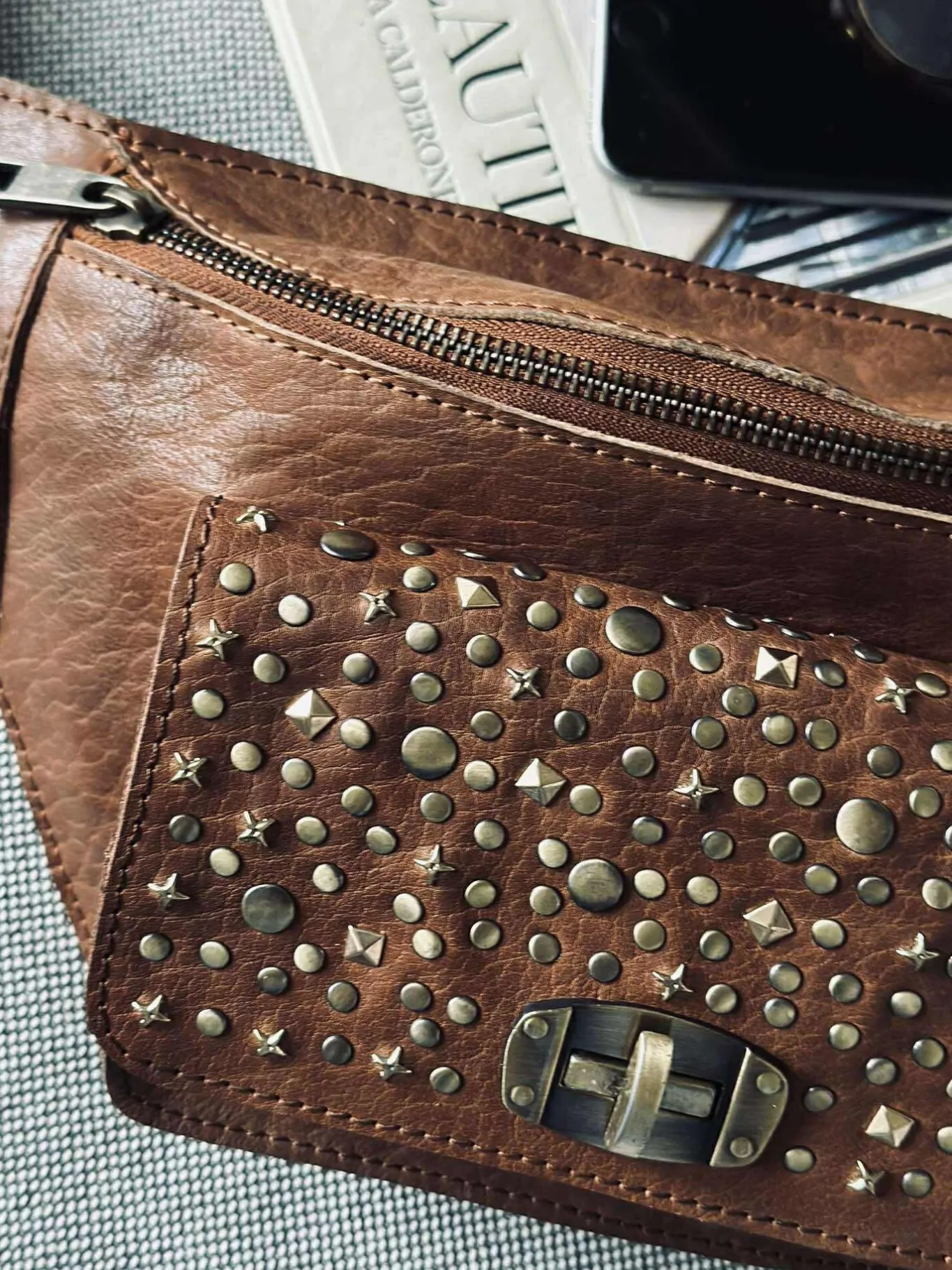VIAMAJA Bæltetasker|Restparti<Bumbag med nitter - Cognac