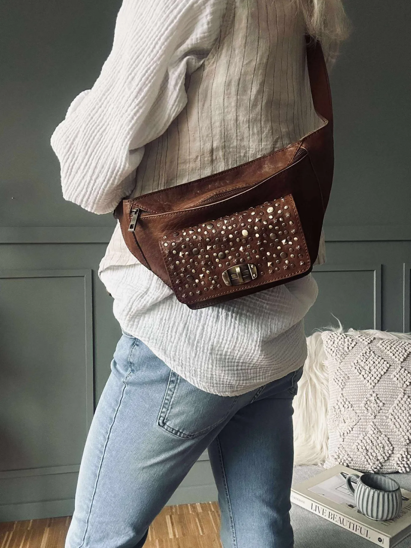 VIAMAJA Bæltetasker|Restparti<Bumbag med nitter - Cognac