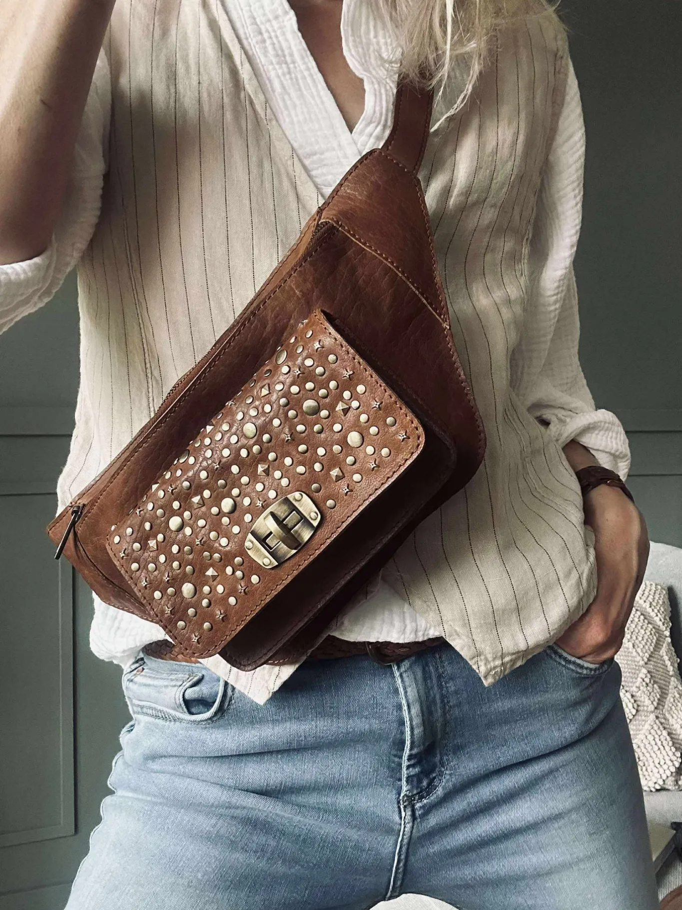 VIAMAJA Bæltetasker|Restparti<Bumbag med nitter - Cognac