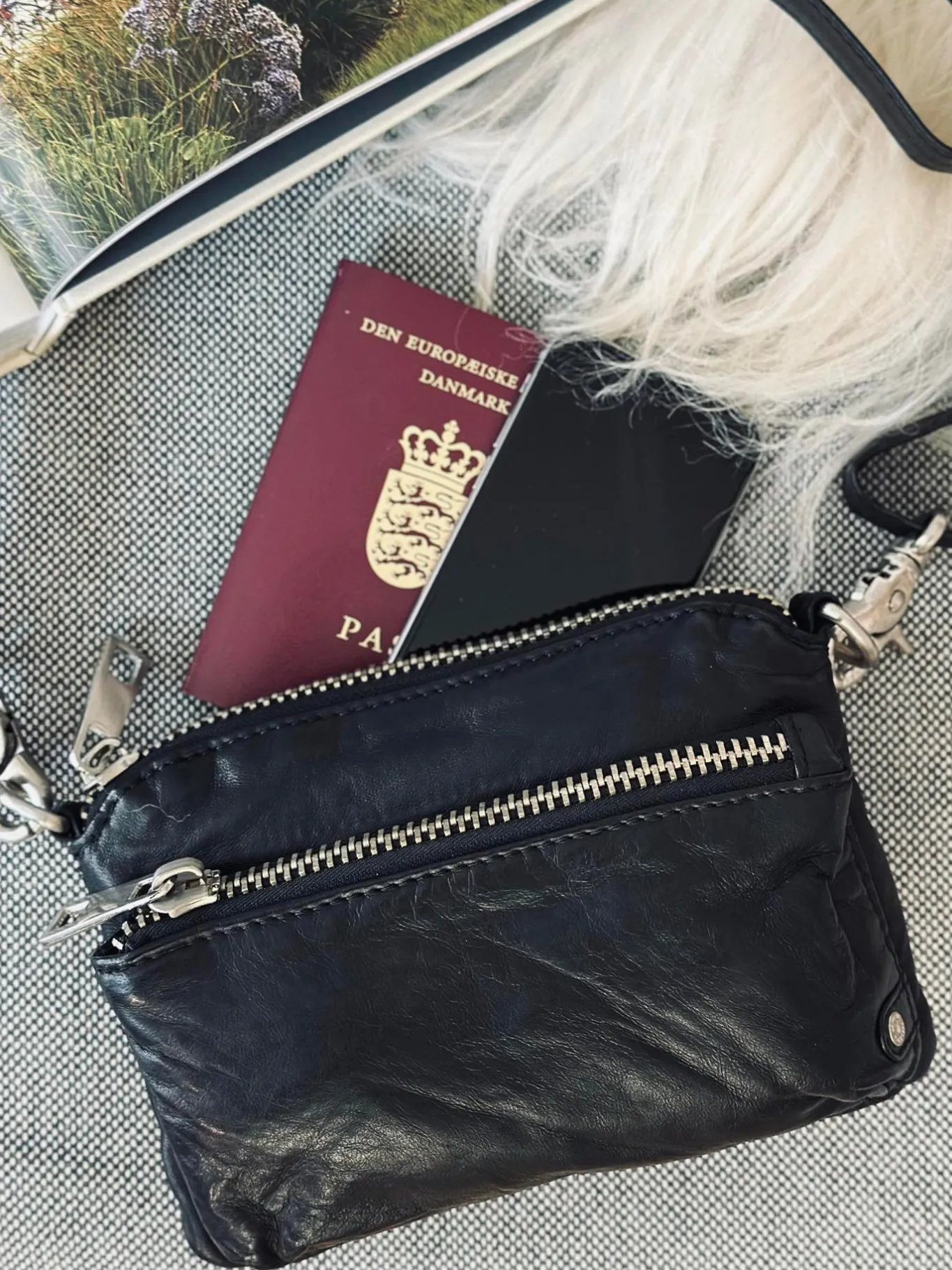 VIAMAJA Clutch<Clutch / crossover - Black / silver