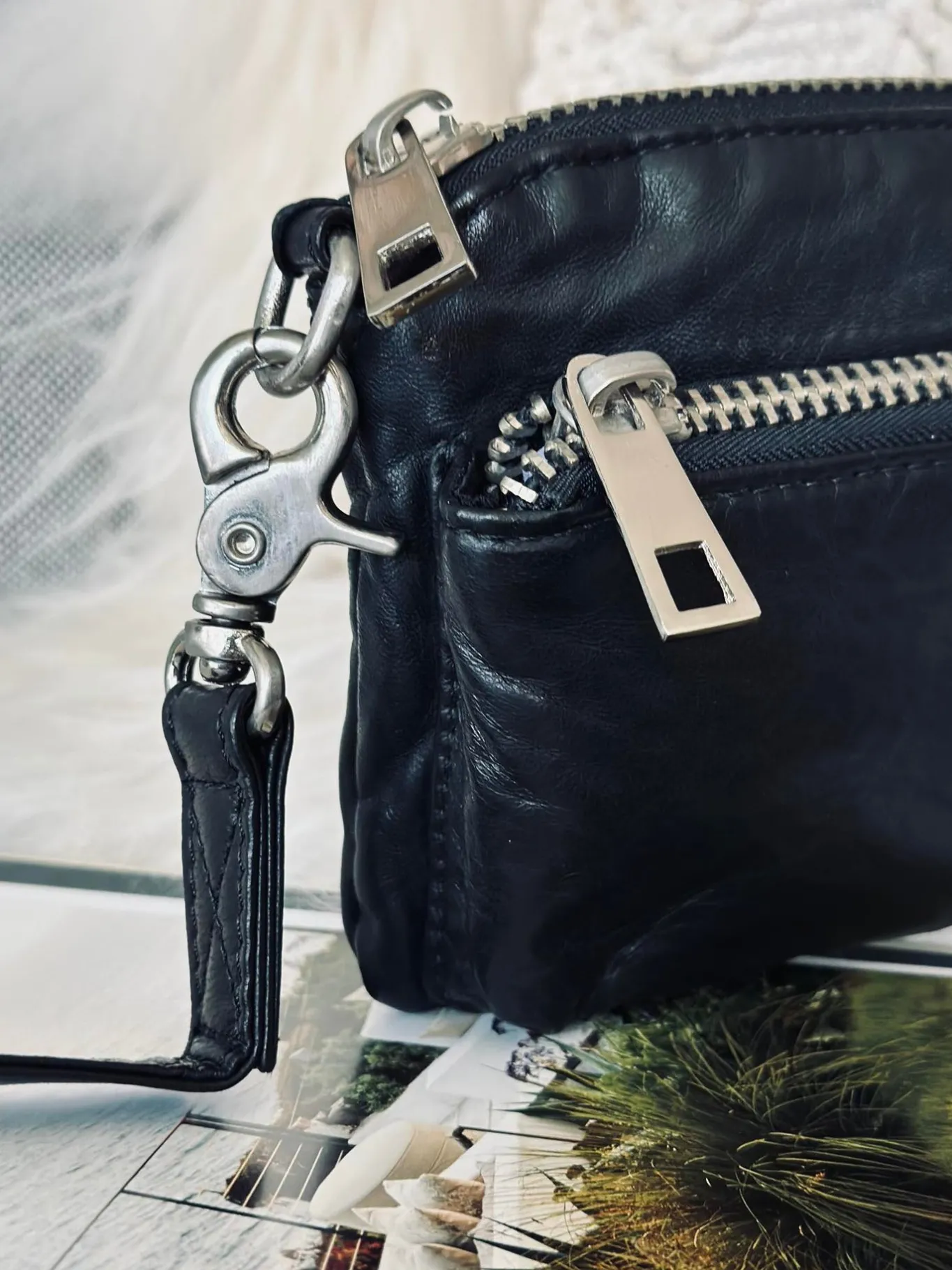 VIAMAJA Clutch<Clutch / crossover - Black / silver