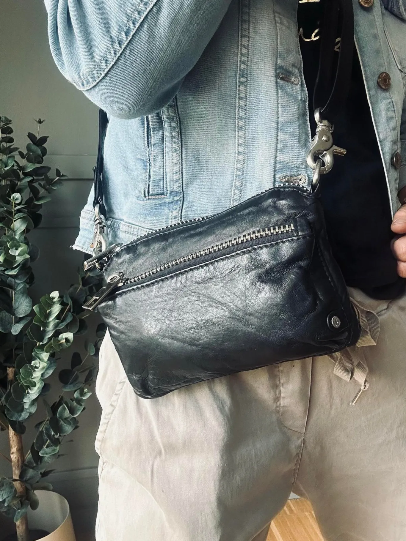 VIAMAJA Clutch<Clutch / crossover - Black / silver