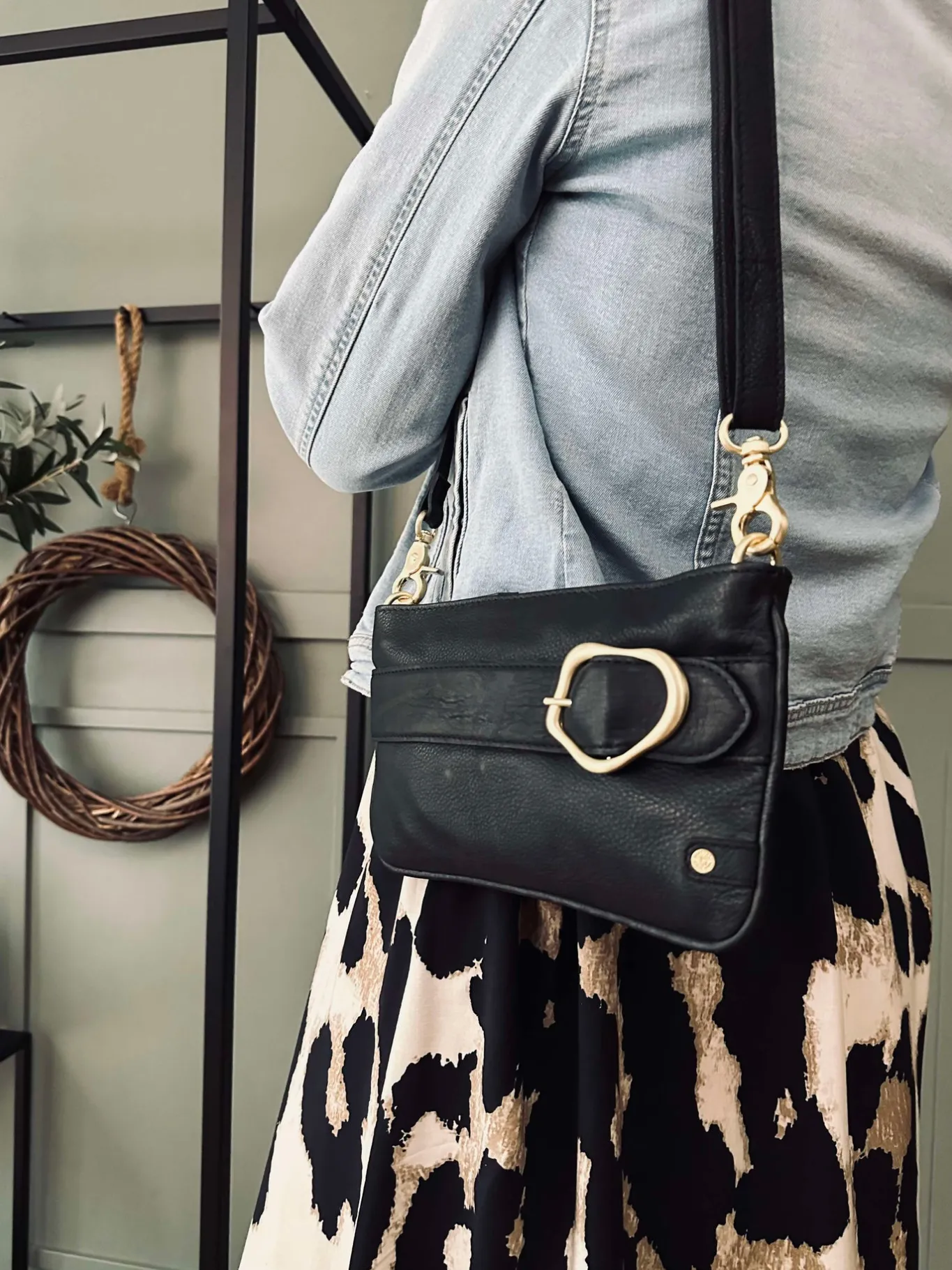 VIAMAJA Clutch<Clutch Berlin - Black leather