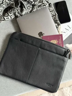 VIAMAJA Computertasker<Computer sleeve sort kalveskind
