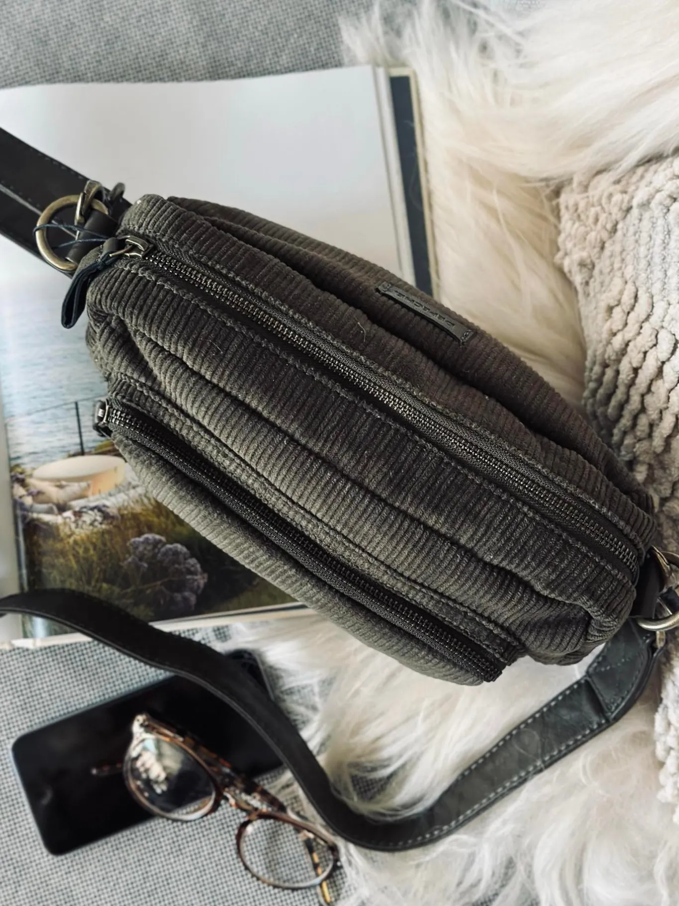 VIAMAJA Cross Body<Crossbody Army fløjl