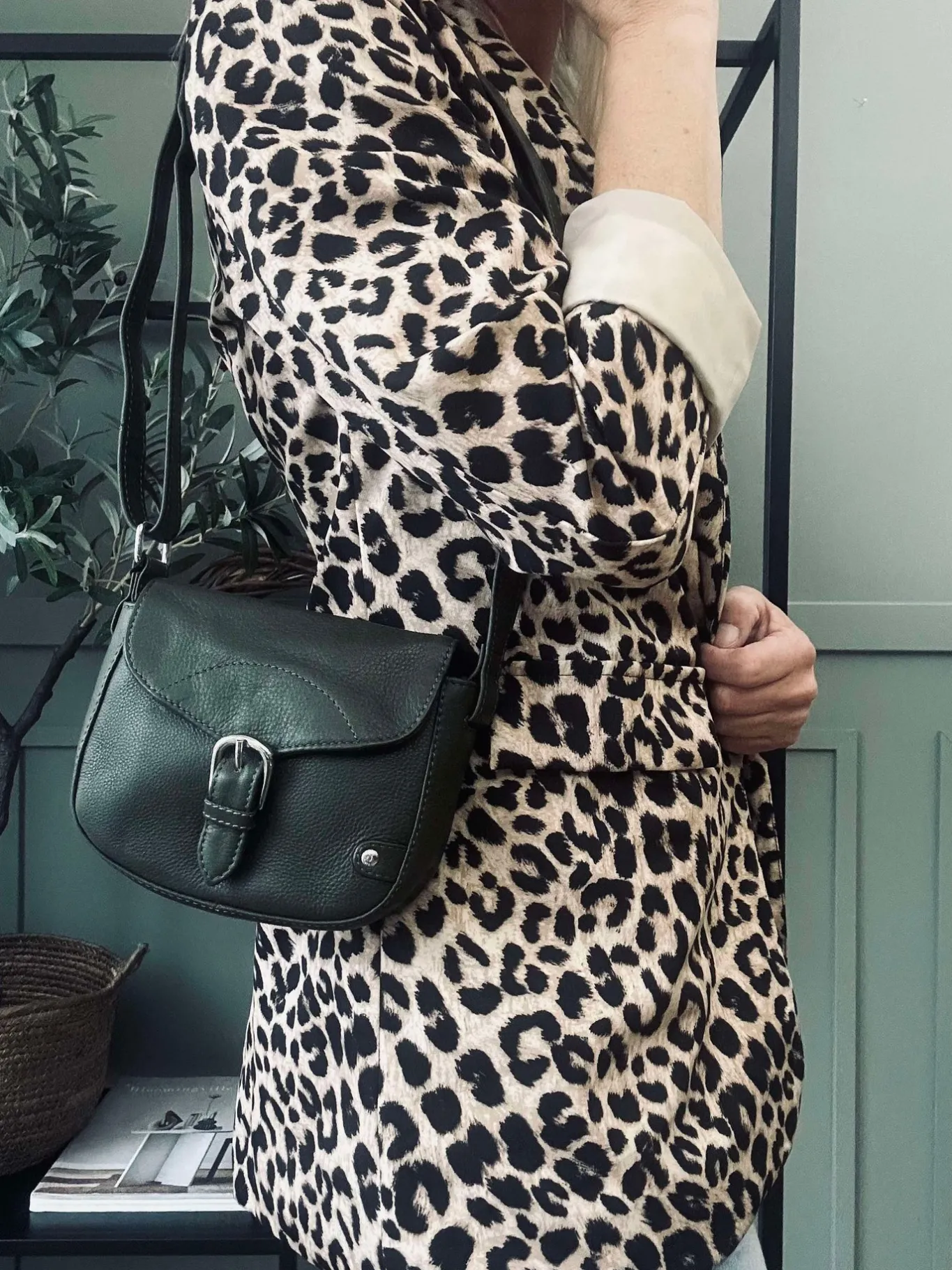 VIAMAJA Cross Body|Læder Tasker<Crossbody Aura Army