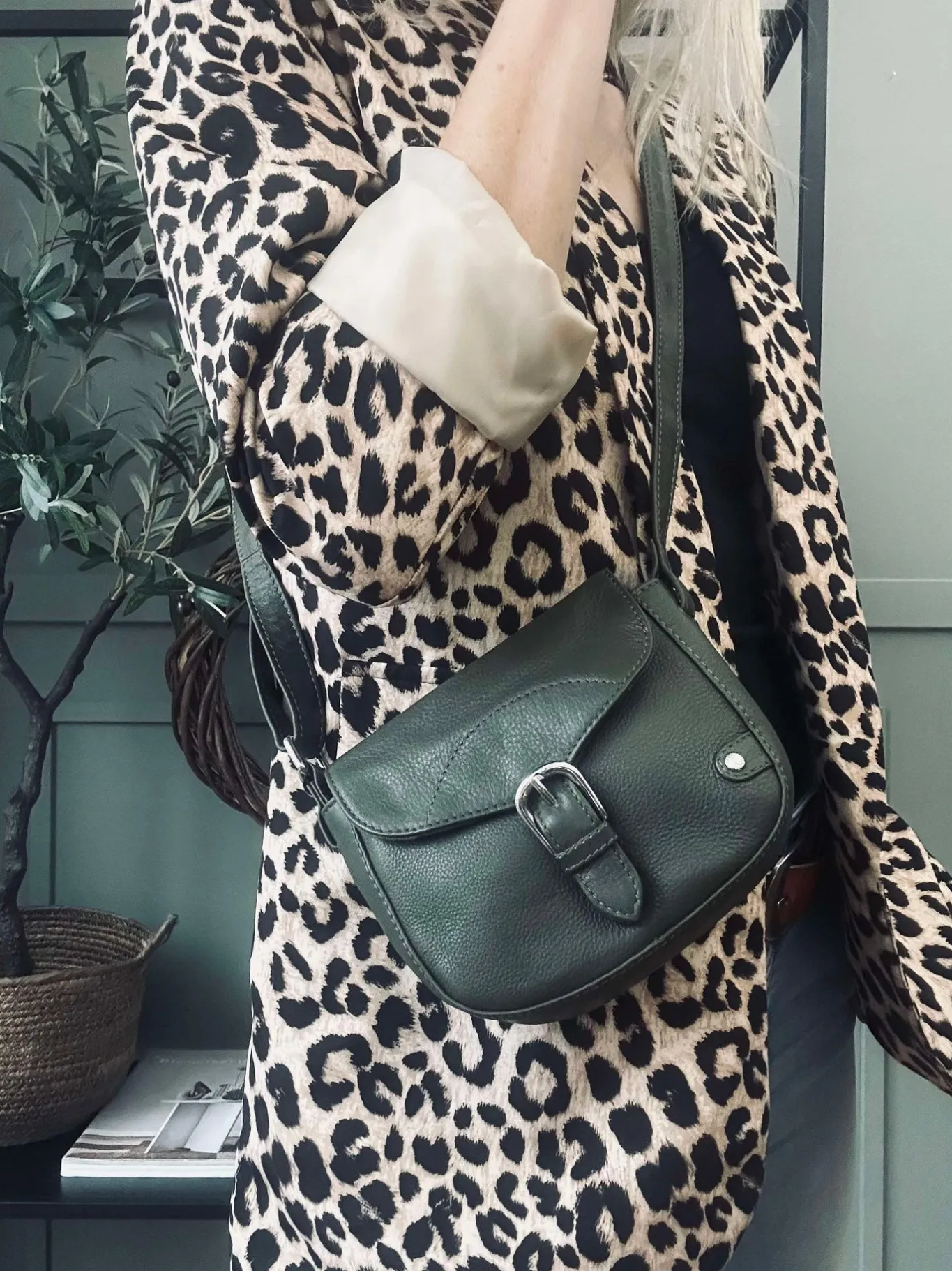 VIAMAJA Cross Body|Læder Tasker<Crossbody Aura Army