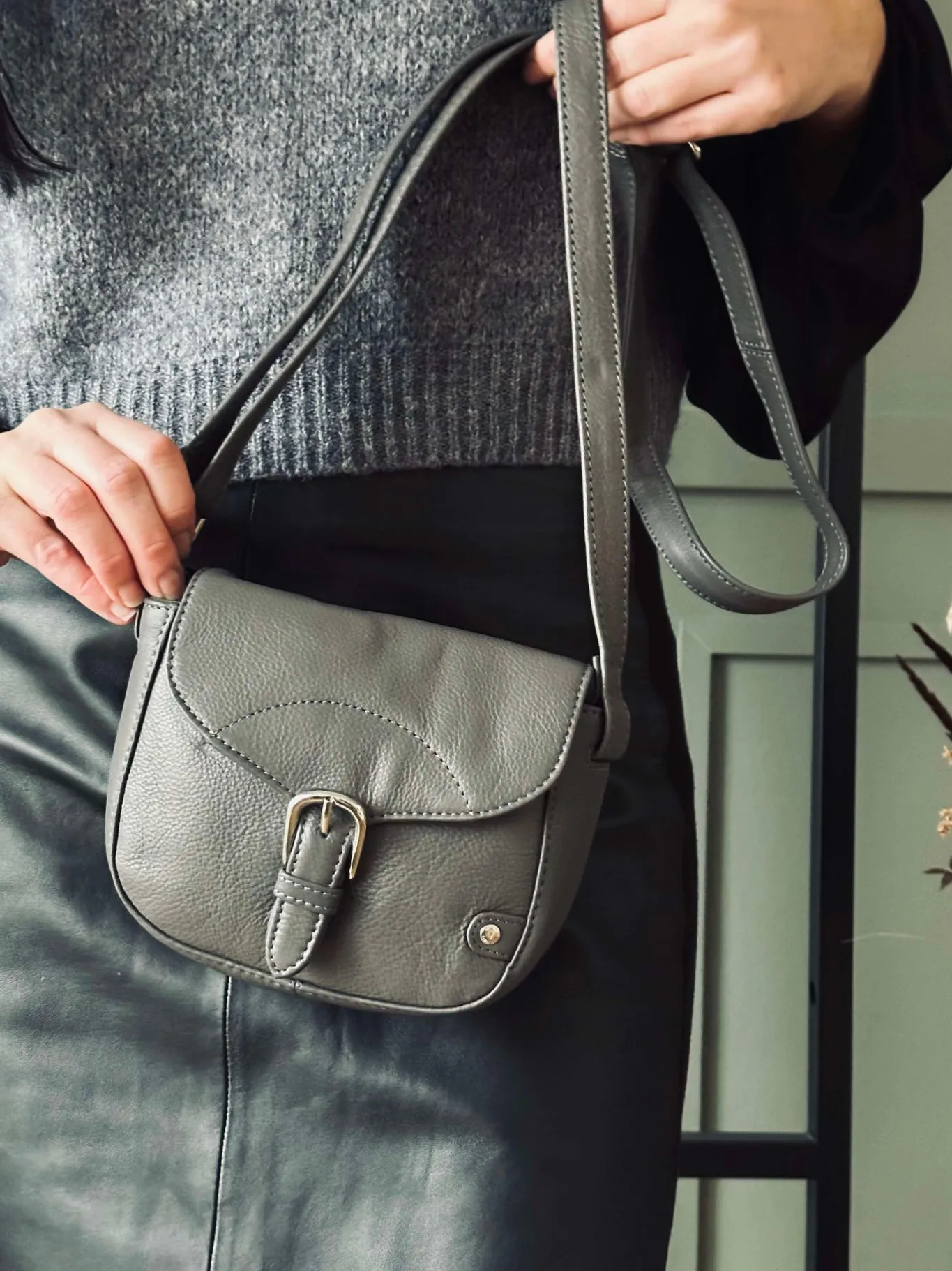 VIAMAJA Cross Body|Læder Tasker<Crossbody Aura Grey