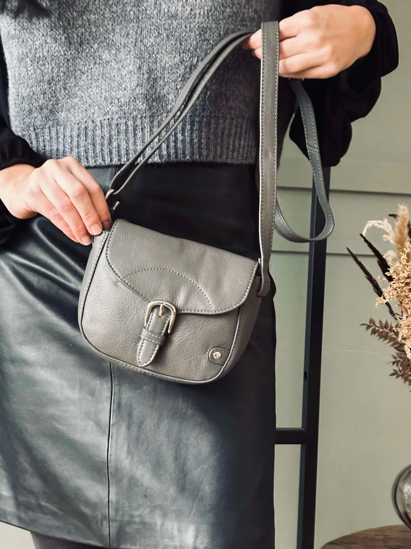 VIAMAJA Cross Body|Læder Tasker<Crossbody Aura Grey