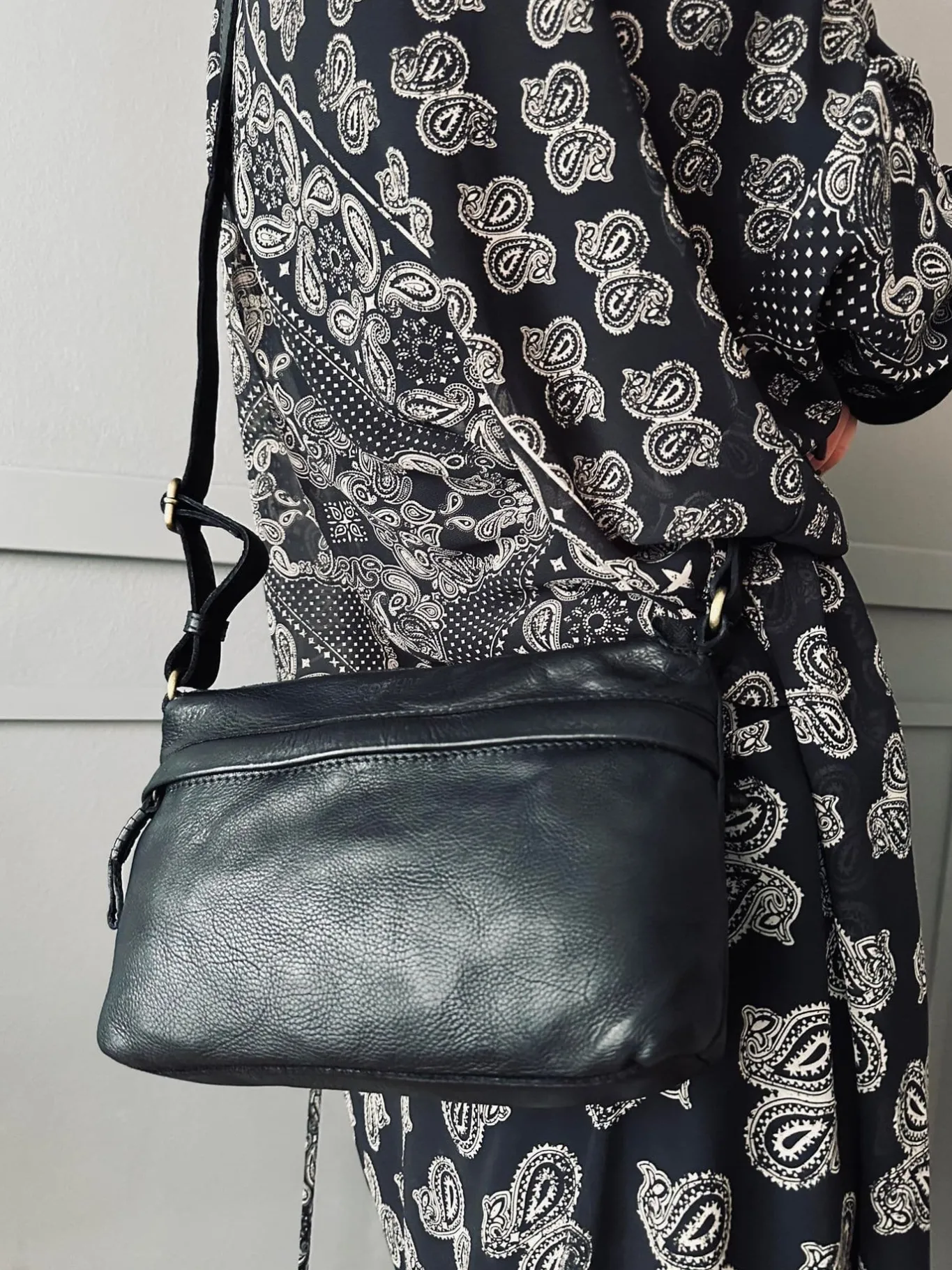 VIAMAJA Cross Body|Læder Tasker<Crossbody Raw Boheme Medium – Black