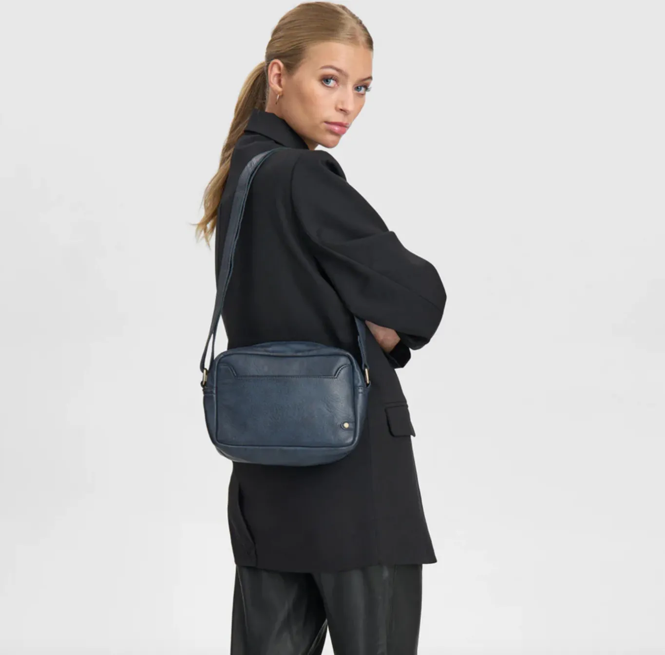 VIAMAJA Cross Body|Læder Tasker<Crossover Aya - Midnight Blue