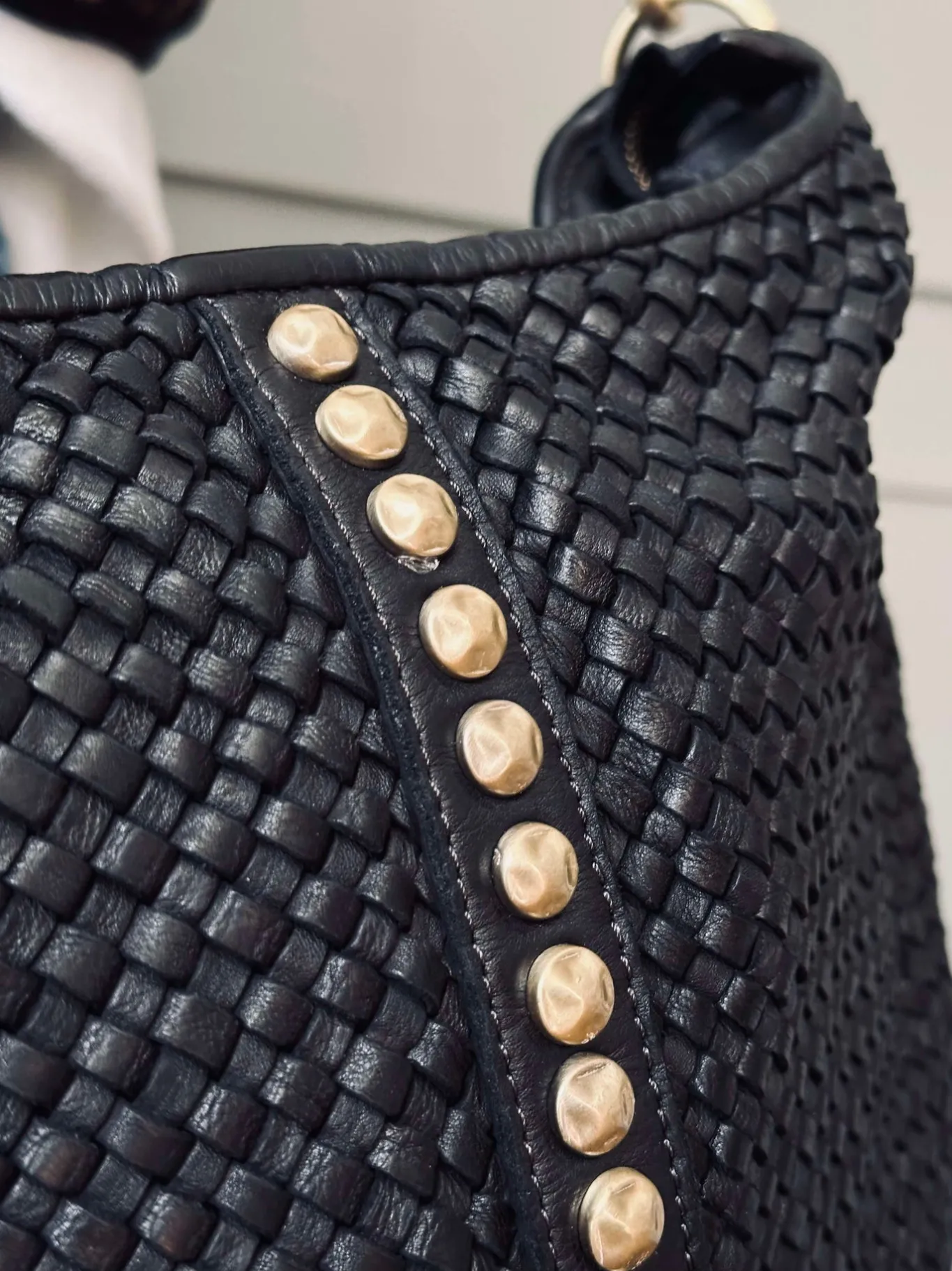 VIAMAJA Cross Body|Skuldertasker<Crossover JOMA flet og nitter - Black