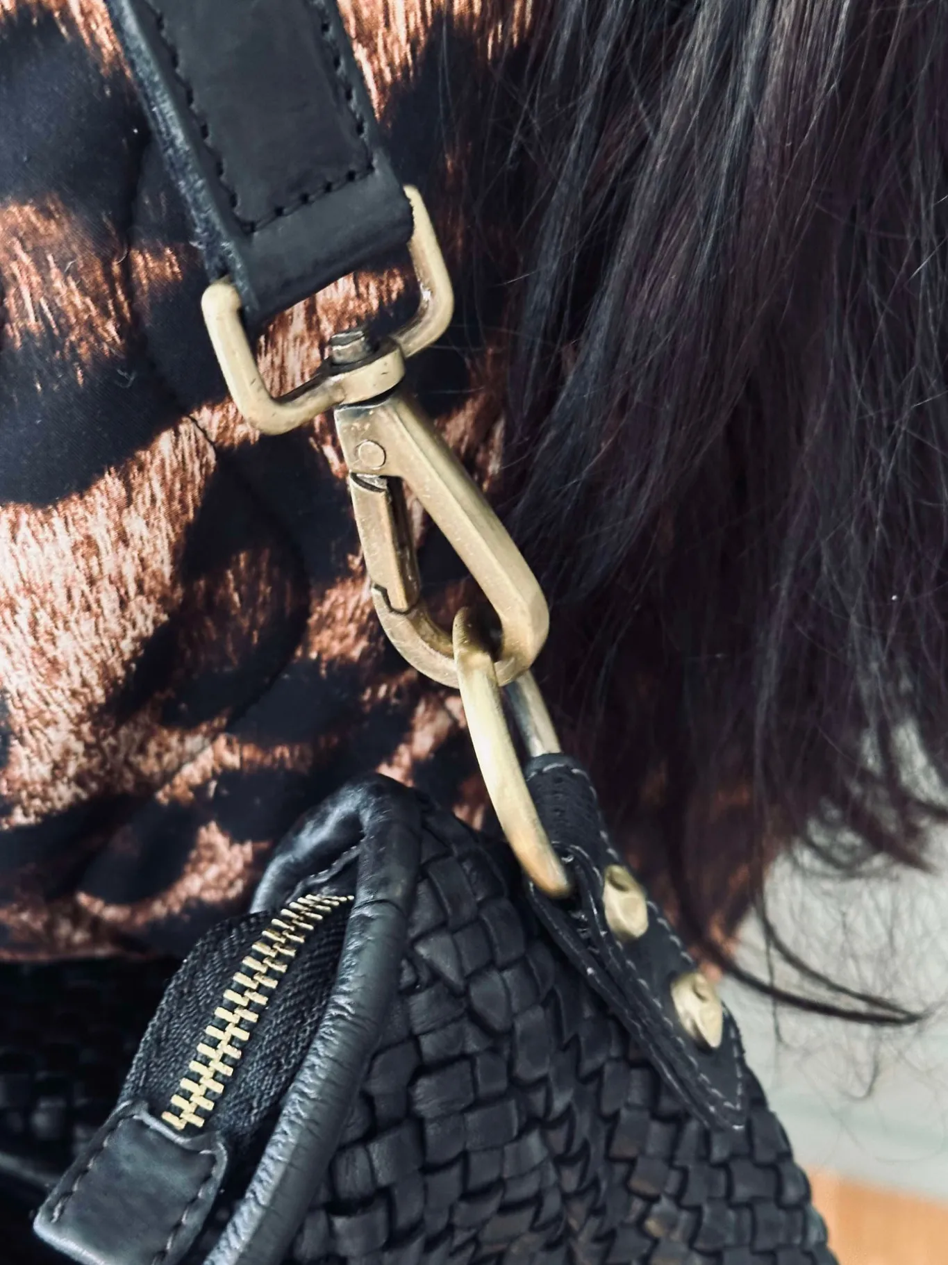 VIAMAJA Cross Body|Skuldertasker<Crossover JOMA flet og nitter - Black
