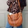 VIAMAJA Cross Body|Skuldertasker<Crossover JOMA flet og nitter - Cognac