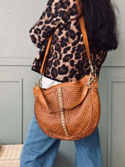 VIAMAJA Cross Body|Skuldertasker<Crossover JOMA flet og nitter - Cognac