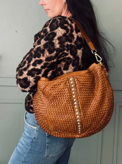 VIAMAJA Cross Body|Skuldertasker<Crossover JOMA flet og nitter - Cognac