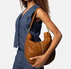 VIAMAJA Cross Body|Skuldertasker<Crossover JOMA flet og nitter - Cognac