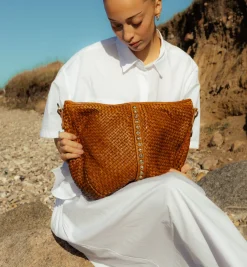 VIAMAJA Cross Body|Skuldertasker<Crossover JOMA flet og nitter - Cognac