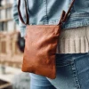 VIAMAJA Cross Body|Læder Tasker<Crossover mobiltaske - OLINE Walnut