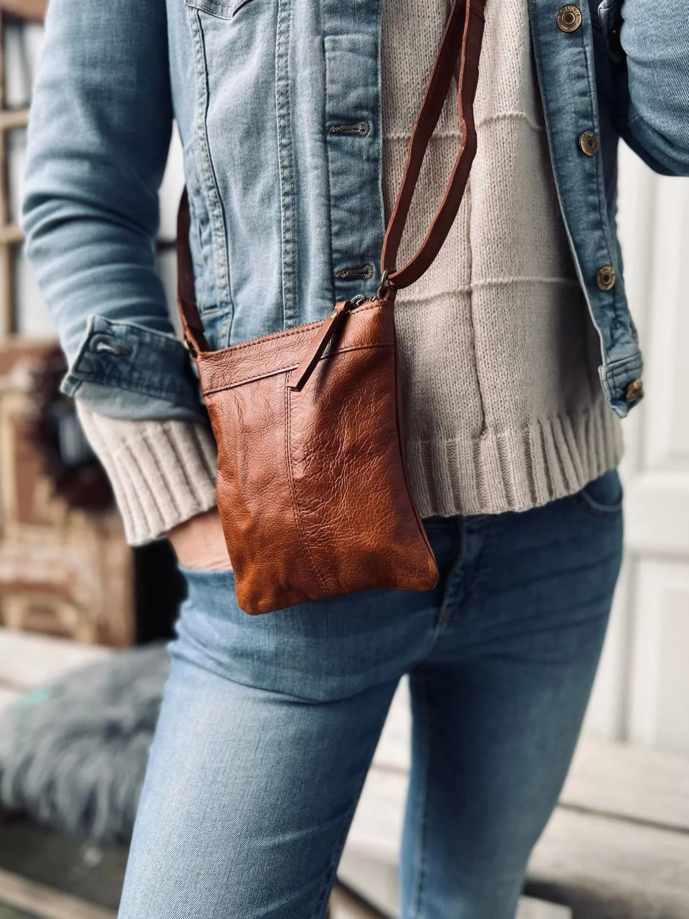 VIAMAJA Cross Body|Læder Tasker<Crossover mobiltaske - OLINE Walnut