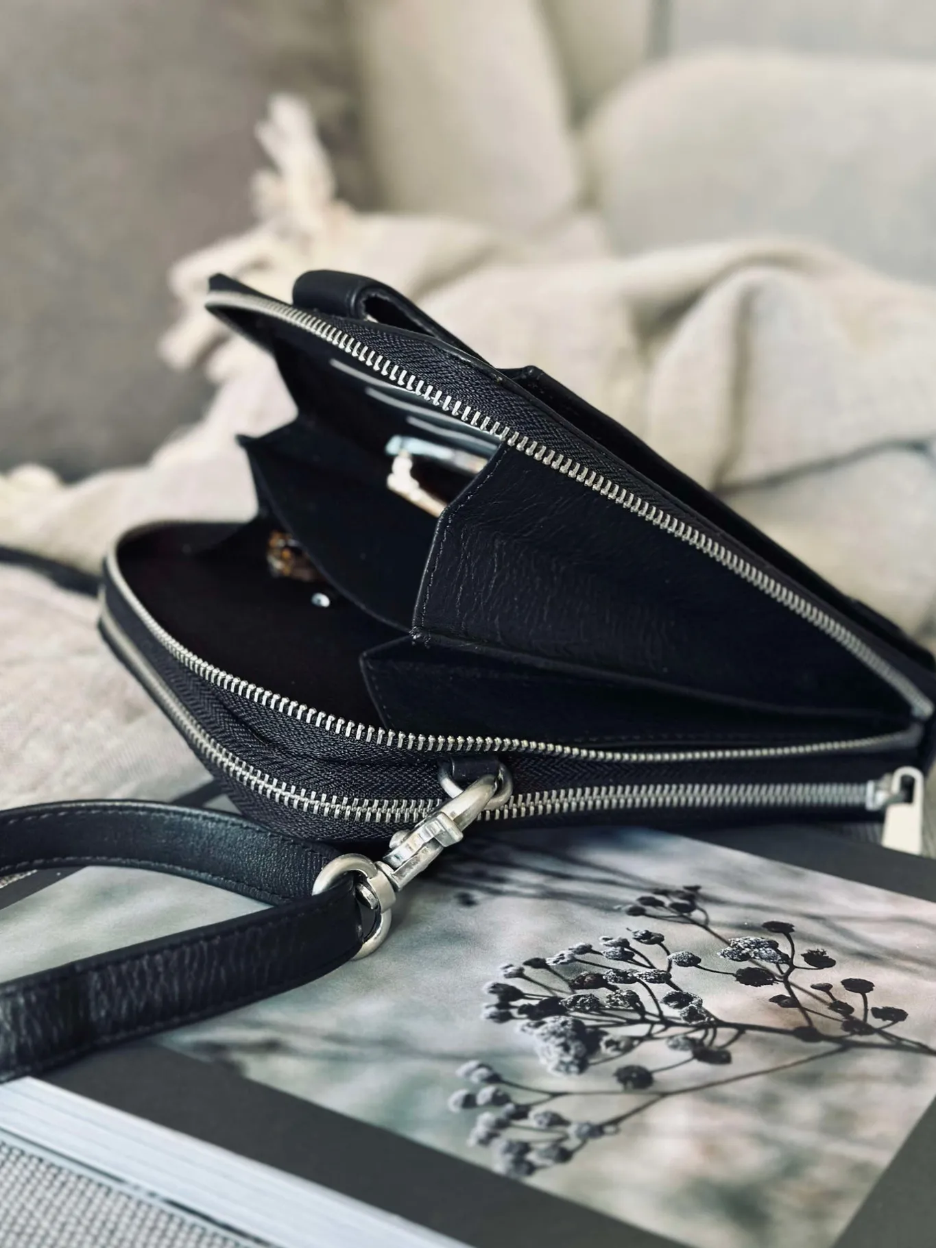 VIAMAJA Cross Body|Skuldertasker<Crossover Posh - Black / Silver