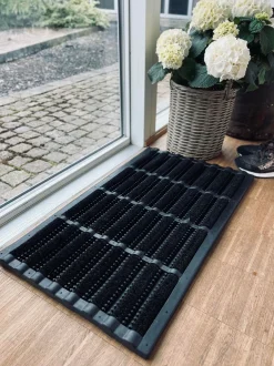 VIAMAJA Dørmåtte<Dørmåtte - GUMMI MED BØRSTE I SORT - 45x75cm