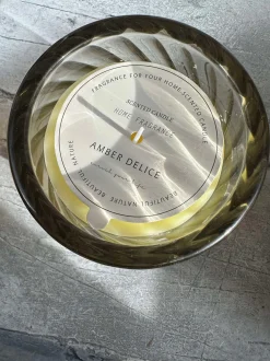 VIAMAJA Lys Og Led|Stearinlys<Duftlys i glas - AMBER DELICE