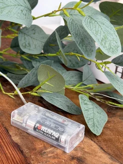 VIAMAJA Blomster<Eucalyptus gren med lys - 100cm