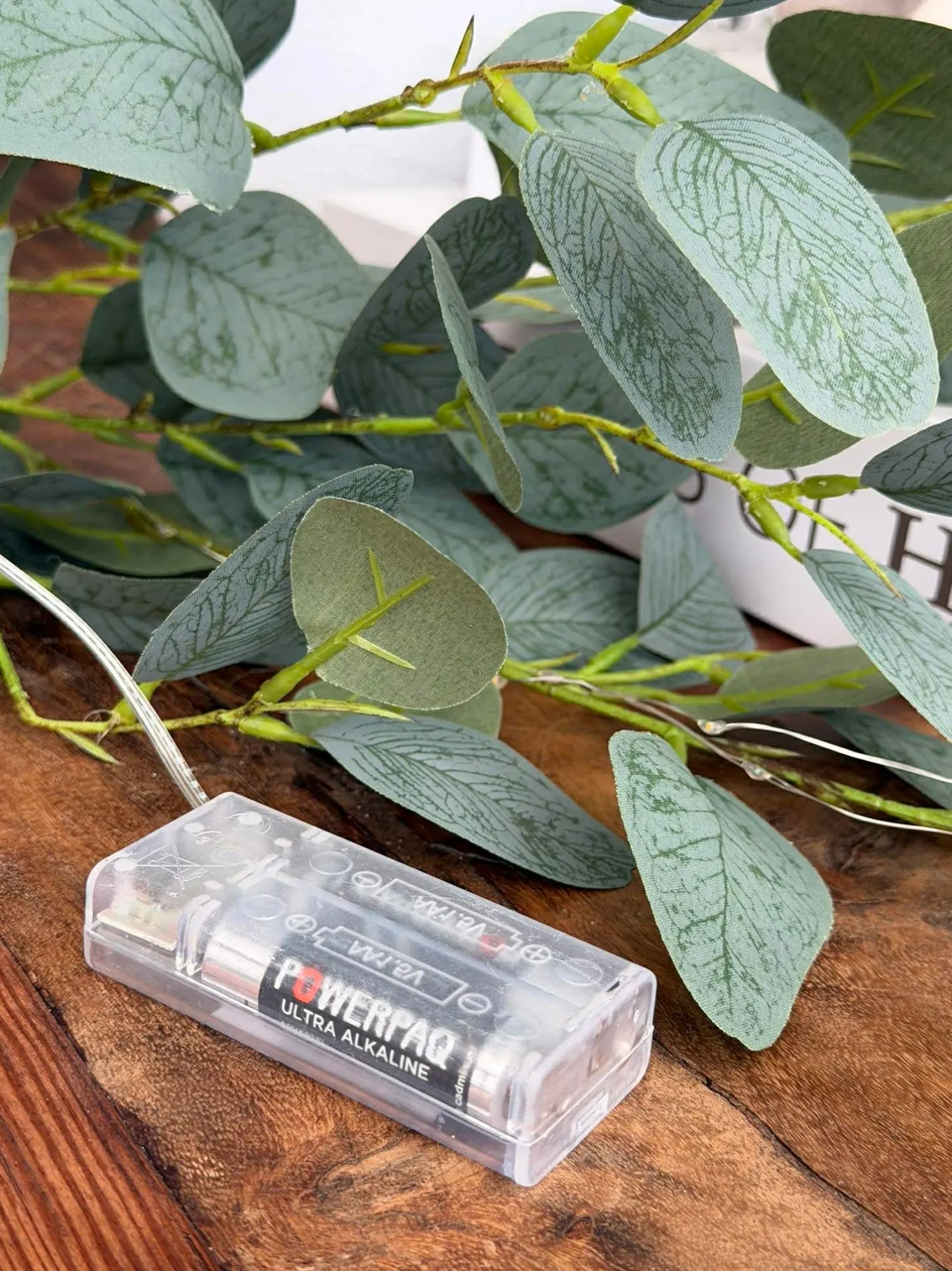 VIAMAJA Blomster<Eucalyptus gren med lys - 100cm