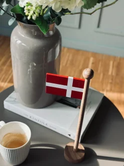 VIAMAJA Pynte Genstande|Højtider<Flag Dannebrog wood - Flere størrelser