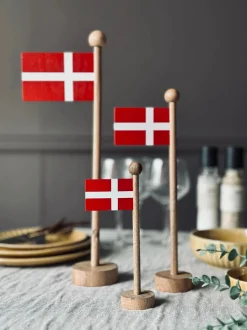 VIAMAJA Pynte Genstande|Højtider<Flag Dannebrog wood - Flere størrelser