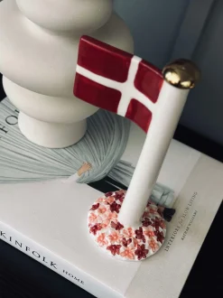 VIAMAJA Pynte Genstande|Højtider<Flag keramik – Dannebrog m. Rosa fod