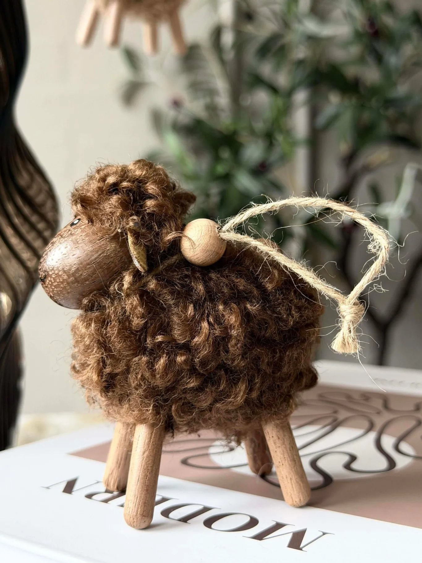 VIAMAJA Pynte Genstande|Påske<Får Fluffy Amber/Brun 8cm
