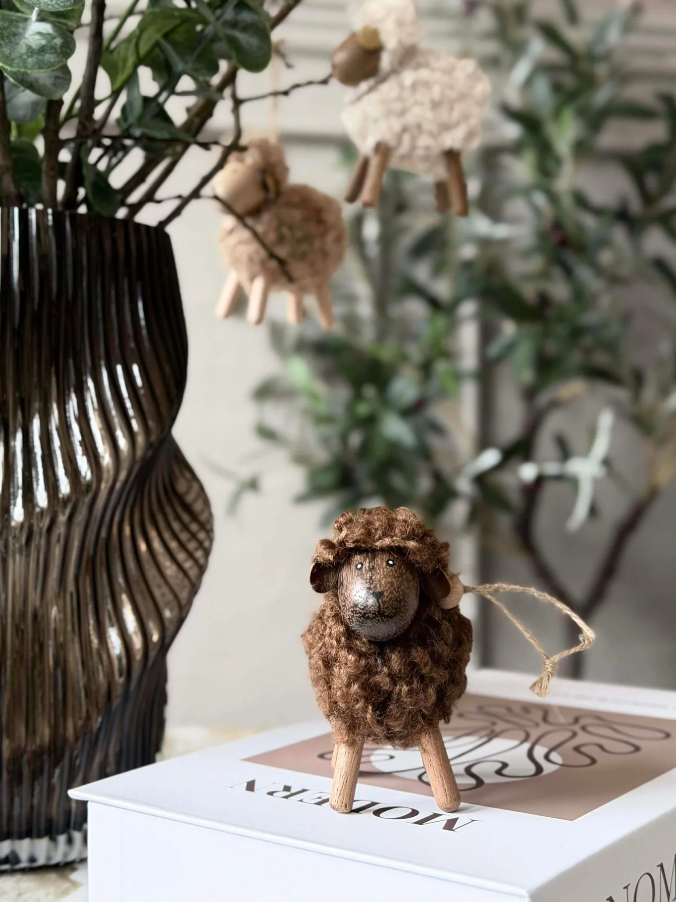 VIAMAJA Pynte Genstande|Påske<Får Fluffy Amber/Brun 8cm