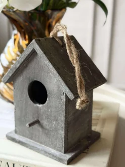 VIAMAJA Fugleliv|Sommerhus<Fuglehus i træ - Grå