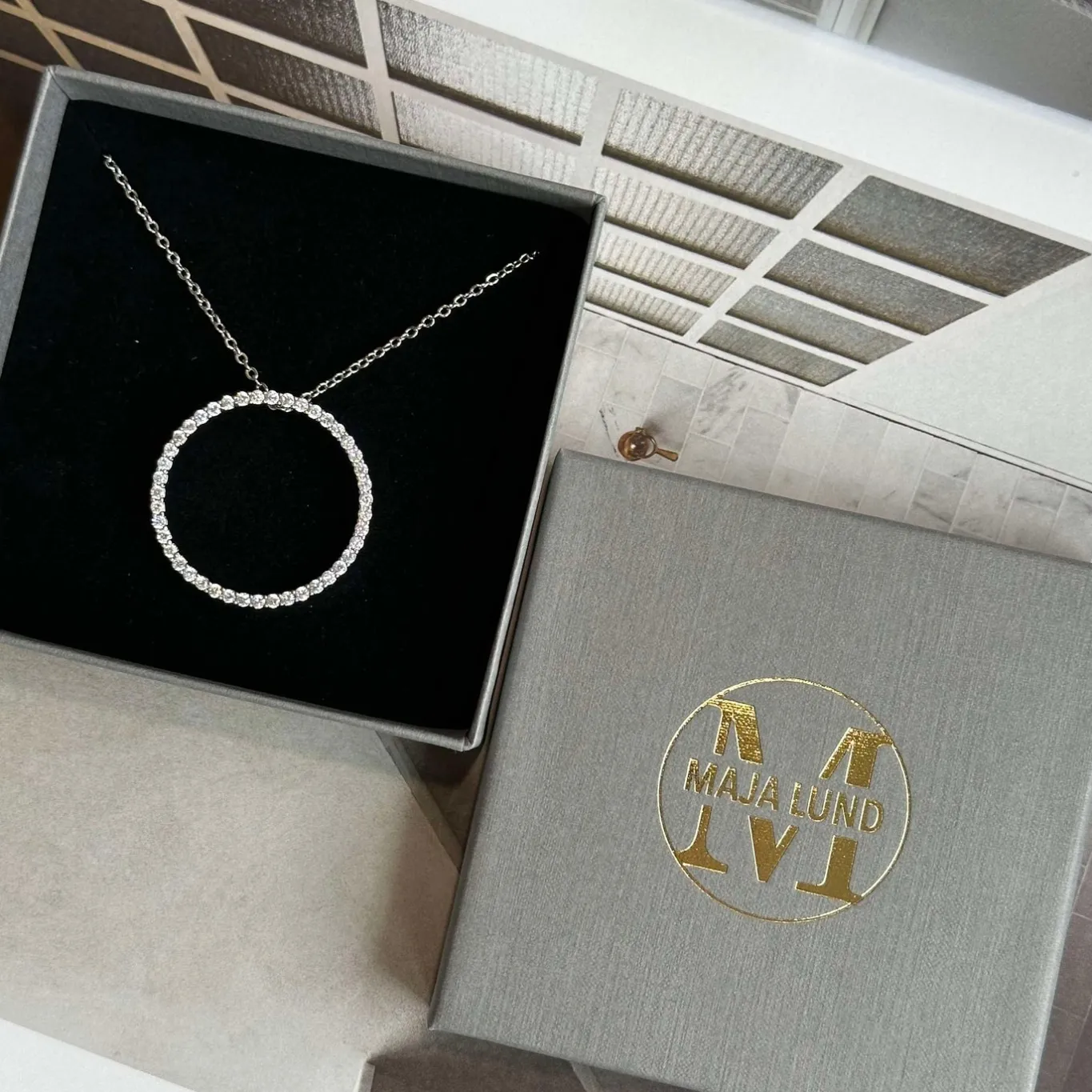 VIAMAJA Halskæder<Halskæde Kendal - rhodium belagt