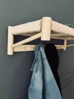 VIAMAJA Knagerække<Hattehylde med flet