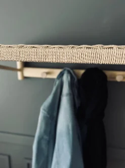 VIAMAJA Knagerække<Hattehylde med flet